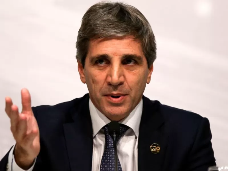 Luis Caputo incomoda a los organismos internacionales y complica la estrategia de Milei