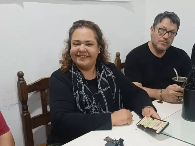 Se difunden chats que comprometen a PAMI en red de aportes partidarios
