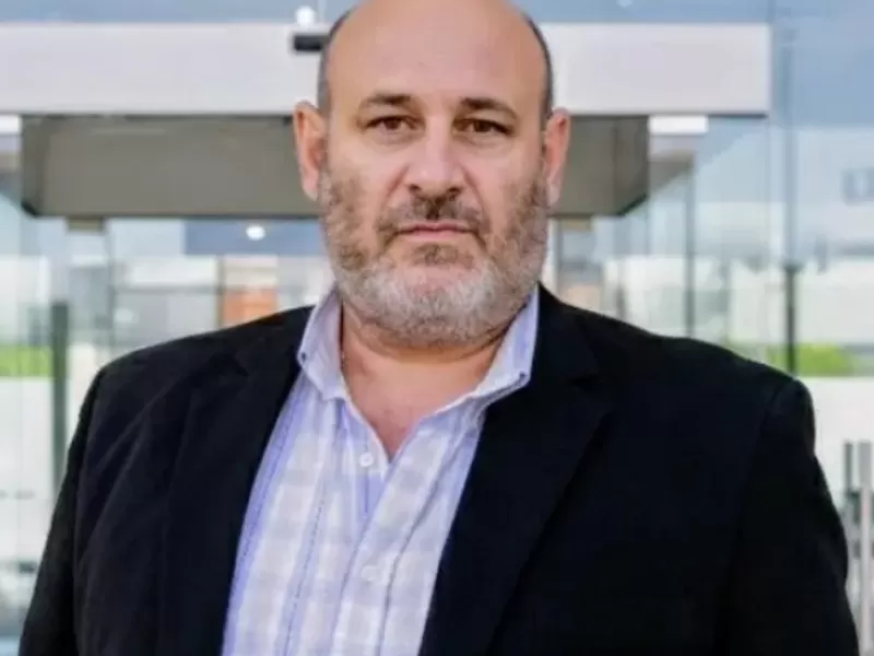 Para Santiago C&uacute;neo, la Argentina atraviesa un proceso de saqueo y destrucci&oacute;n del aparato productivo