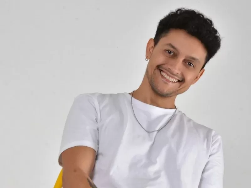 El cantante Lucho Arrieta se present&oacute; como artista invitado en la apertura del recital de Q&rsquo; Lokura