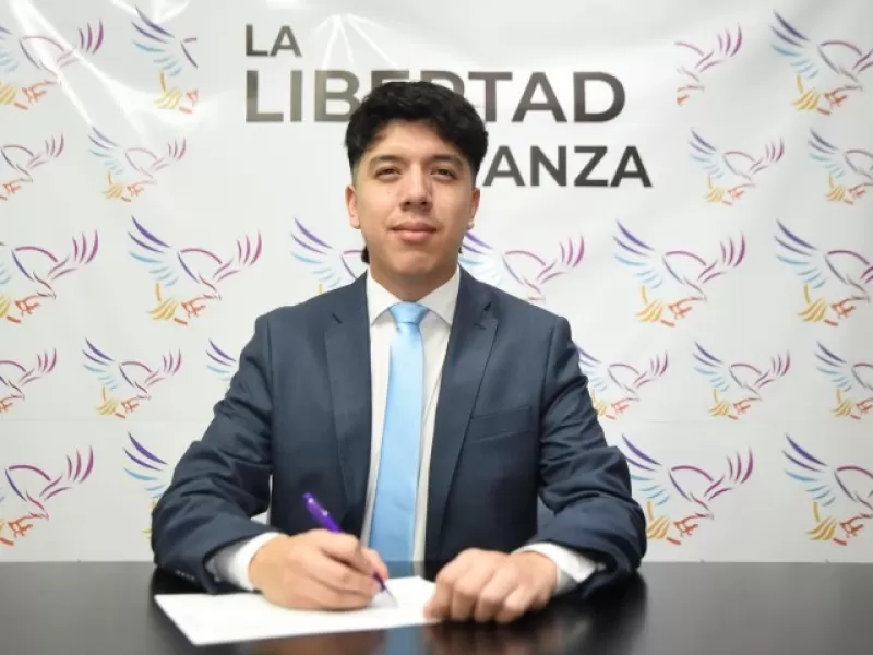 El libertario que asume en la provincia rompe el molde al proclamarse orgullosamente peronista