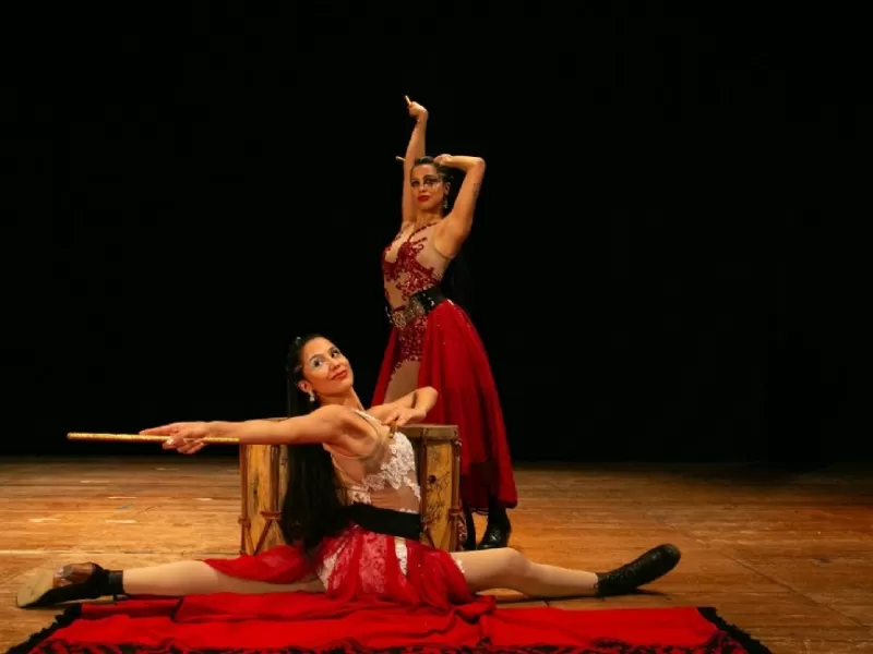 Dalma y Lara Acosta: las gemelas de Santa Fe que conquistan el mundo con su danza folklórica