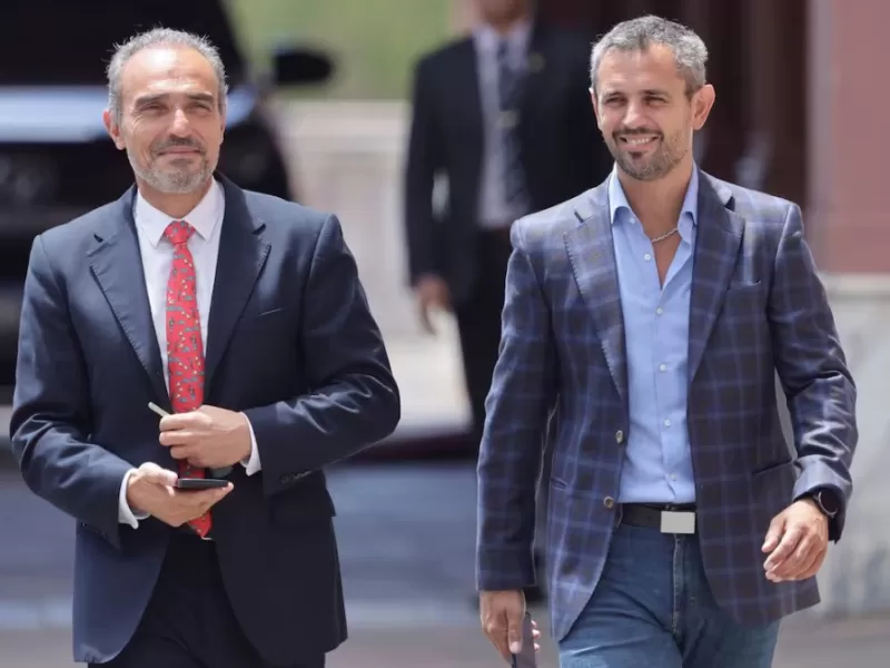 Despu&eacute;s de compartir negocios, el clan Menem busca desplazar a Voytenco para quedarse con el millonario manejo de OSPRERA