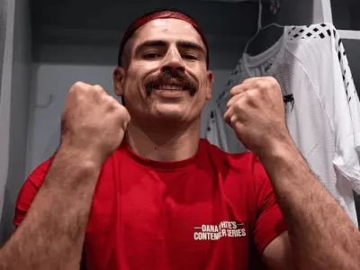 VIDEO | Del uniforme al oct&aacute;gono: es polic&iacute;a, est&aacute; invicto y consigui&oacute; un contrato con UFC