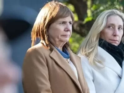 Se mueven las fichas: con una mirada hacia adelante y otra de reojo- retorcida