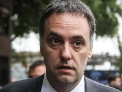 La Justicia le prohibi&oacute; salir del pa&iacute;s a Manuel Adorni por riesgo de fuga
