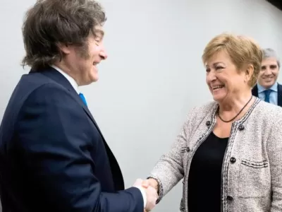 Pese al festejo oficial, Argentina sigue acumulando deuda con el nuevo giro del FMI